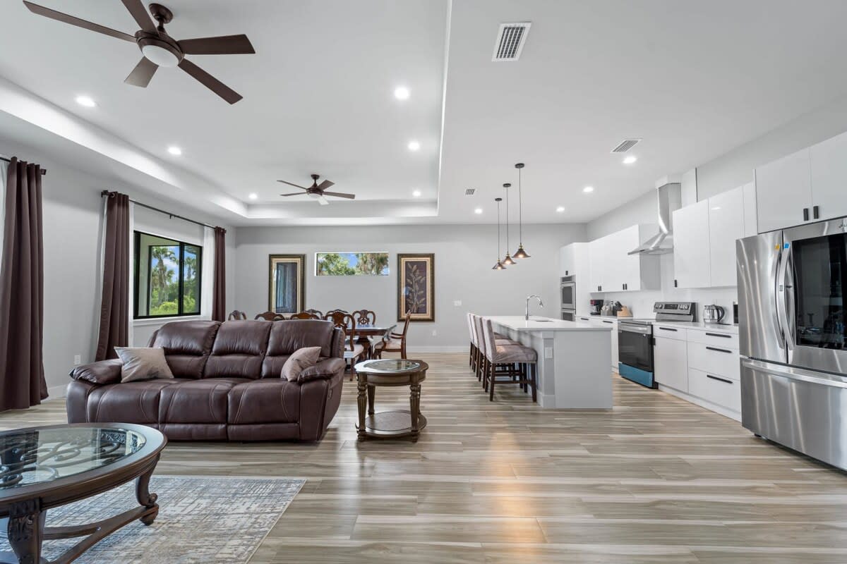 Tranquil location Close to Beaches Lake Front
